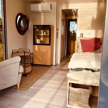 Hausboot Eisvogel ספינת מלון *