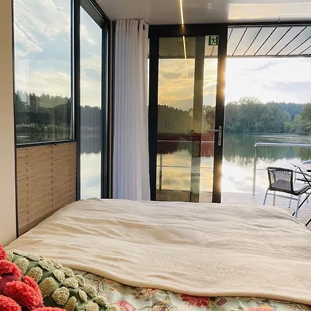 Hausboot Eisvogel ספינת מלון