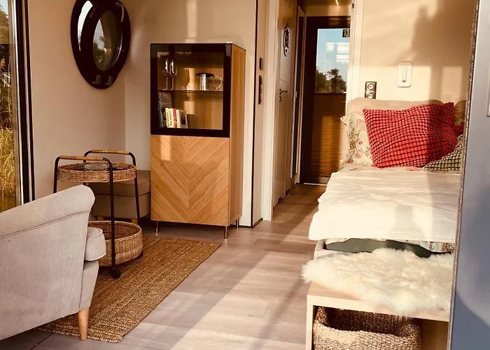 Hausboot Eisvogel 船屋 *